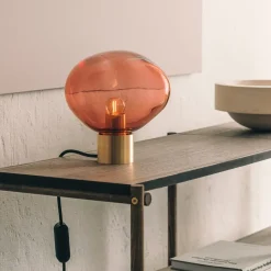 HADELAND GLASSVERK Bordlamper|Bordlamper-CRYSTAL STONE BORDLAMPE MORGENRØD