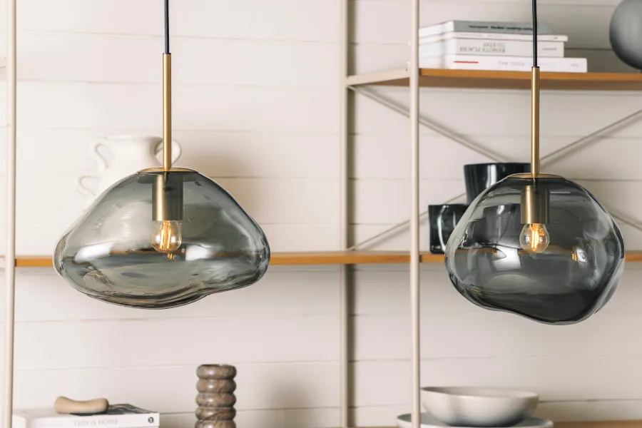 HADELAND GLASSVERK Taklamper|Crystal Stone-CRYSTAL STONE PENDELLAMPE LYS RØKGRÅ