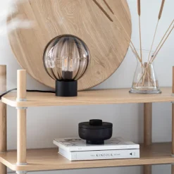 HADELAND GLASSVERK AS Bordlamper|Bordlamper-KRYSTALLKULE BORDLAMPE OPTIKK M. SORT SOKKEL Kakao