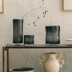 HADELAND GLASSVERK AS Vaser-SINE VASE RØKGRÅ Røkgrå