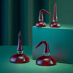 HADELAND GLASSVERK Julepynt-ST NIKOLAS NISSEBARN RØD 6,5 / 9 CM 2PK