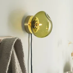 HADELAND GLASSVERK Vegglamper|Vegglamper-VEGGLAMPE OLIVEN MED UTVENDIG MESSING OPPHENG