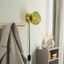 HADELAND GLASSVERK Vegglamper|Vegglamper-VEGGLAMPE OLIVEN MED UTVENDIG MESSING OPPHENG